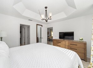 Room - Walk to Brownwood! Spacious 3BR | Golfcart + BBQ (The Villages)