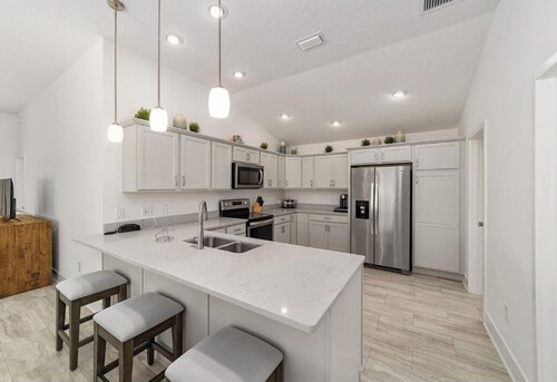 Walk to Brownwood! Spacious 3BR | Golfcart + BBQ