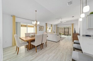 Dining - Walk to Brownwood! Spacious 3BR | Golfcart + BBQ (The Villages)