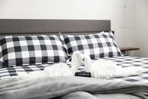 Lux Modern Getaway At&t Stadium Views King Bed - Arlington, TX