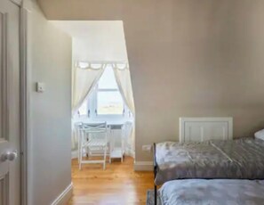4 habitaciones, tabla de planchar con plancha y wifi gratis 