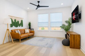 Interior - Zen-style 1BR Retreat In A+ Location w/ Gym & Pool (Sherman)