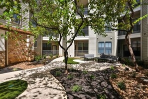 Interior - 212 Maverickplace2 1BR (Arlington)