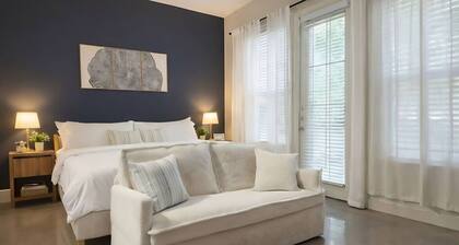 Stylish Modern Bedroomking Full Bed+pool&gym