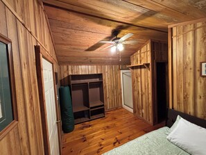 1 bedroom, bed sheets