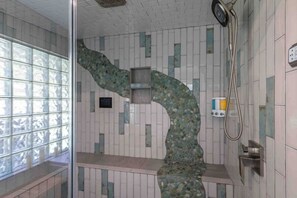 Interior - 550 Massive 4 Bedroom Home Sleeps 19 (Candler)
