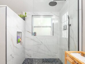 Interior - 561b Massive 3 Bedroom With Large Backyard (Orlando)