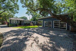 Interior - 561b Massive 3 Bedroom With Large Backyard (Orlando)