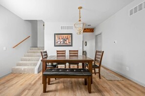 Interior - 590 Newly Remodeled 4 Bedroom - Downtown (Indianapolis)