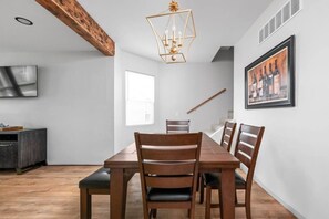 Interior - 590 Newly Remodeled 4 Bedroom - Downtown (Indianapolis)