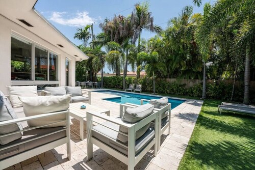 593 Secluded Villa 3 Bedrooms Heated Pool