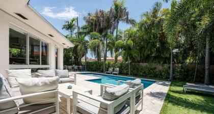593 Secluded Villa 3 Bedrooms Heated Pool