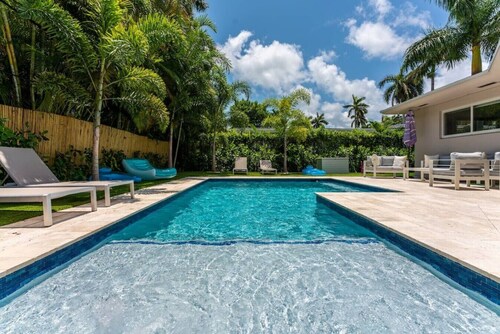 593 Secluded Villa 3 Bedrooms Heated Pool