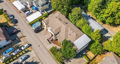 592 6 Bedrooms Walking Distance to Airport!