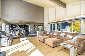 Interior - 562 Massive 8 Bedroom on the Lake! (Groveland)
