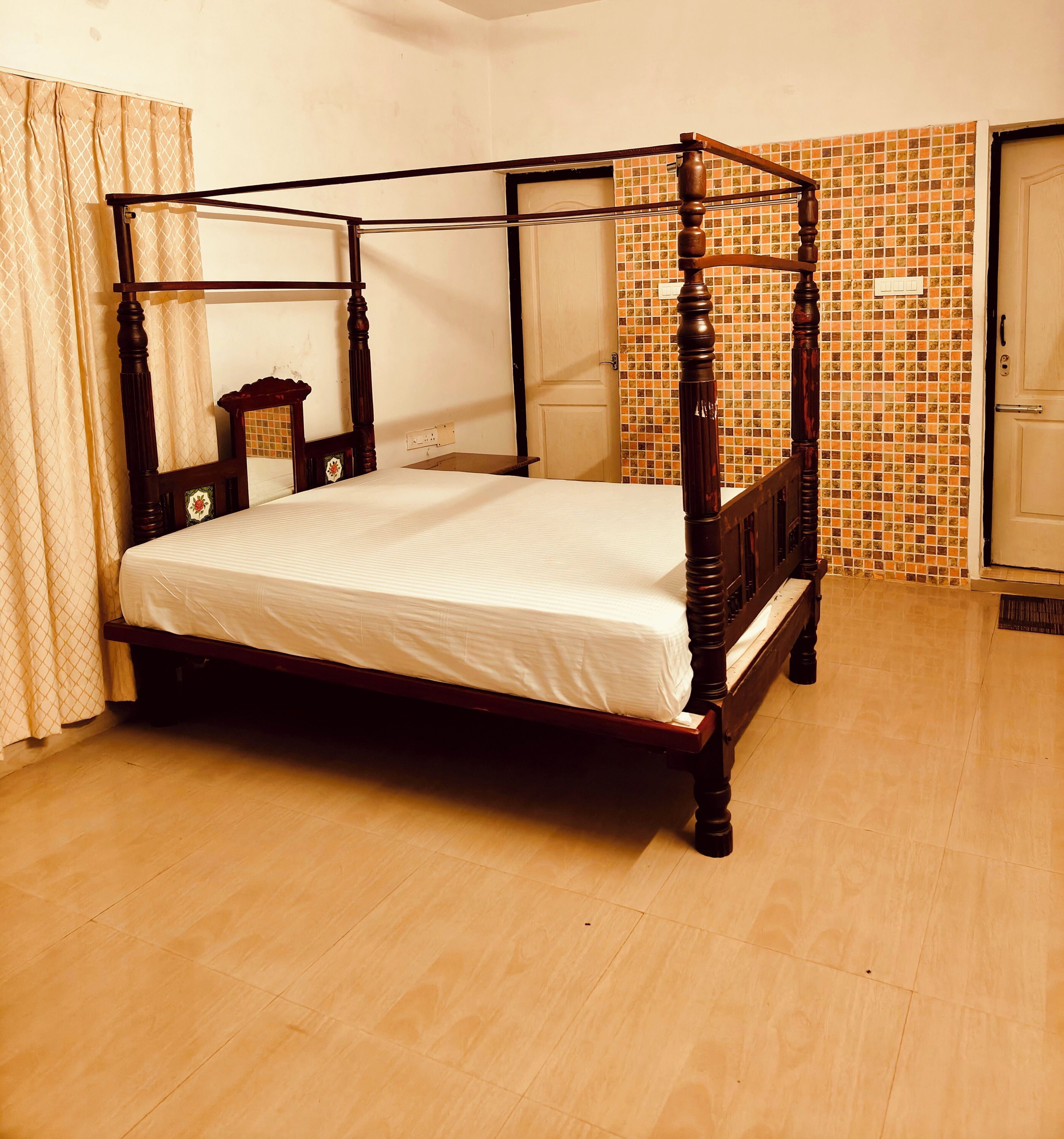 Family Double Room | Desk, laptop workspace, free WiFi