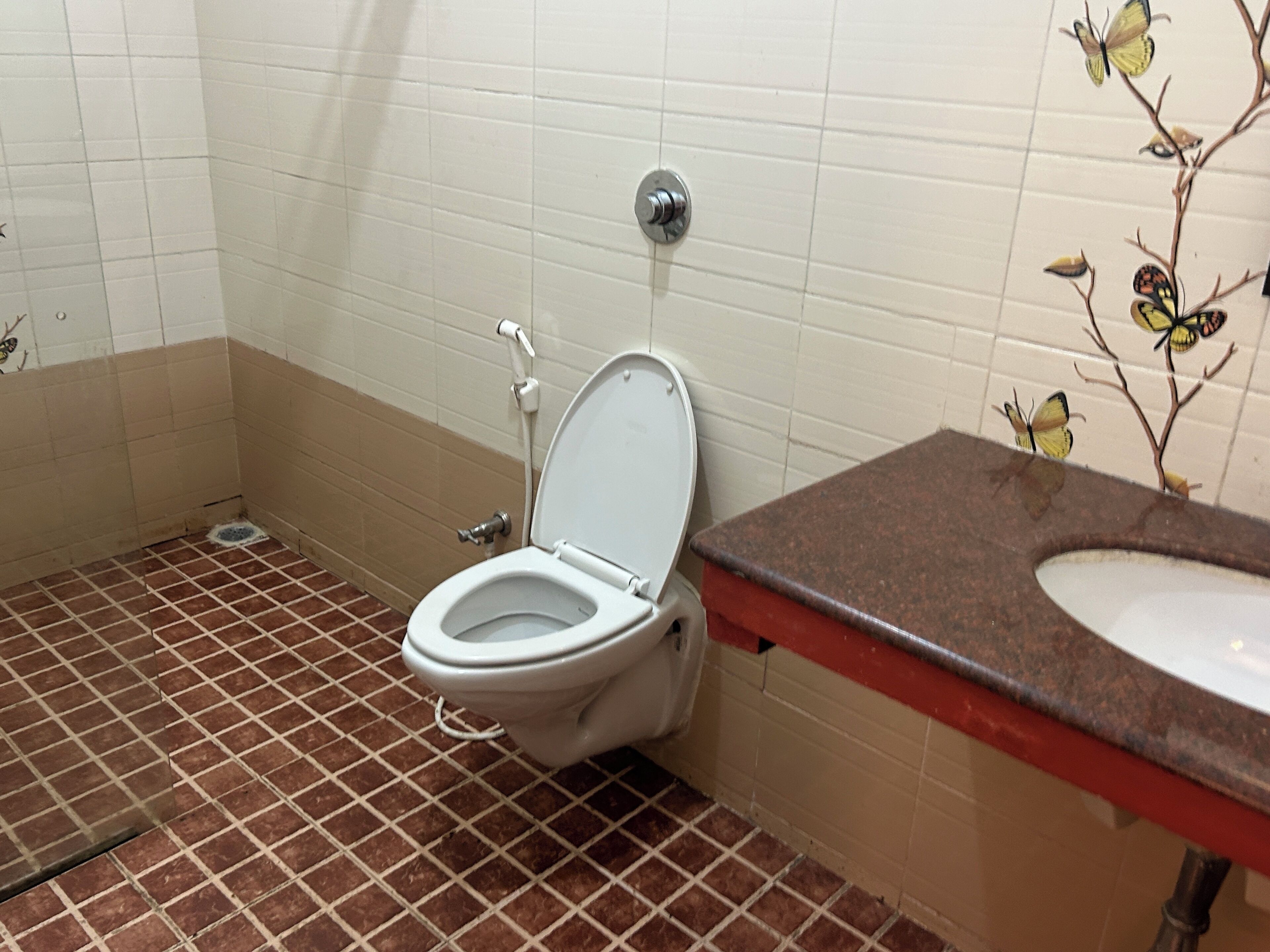 Family Double Room | Bathroom | Shower, towels, soap, shampoo