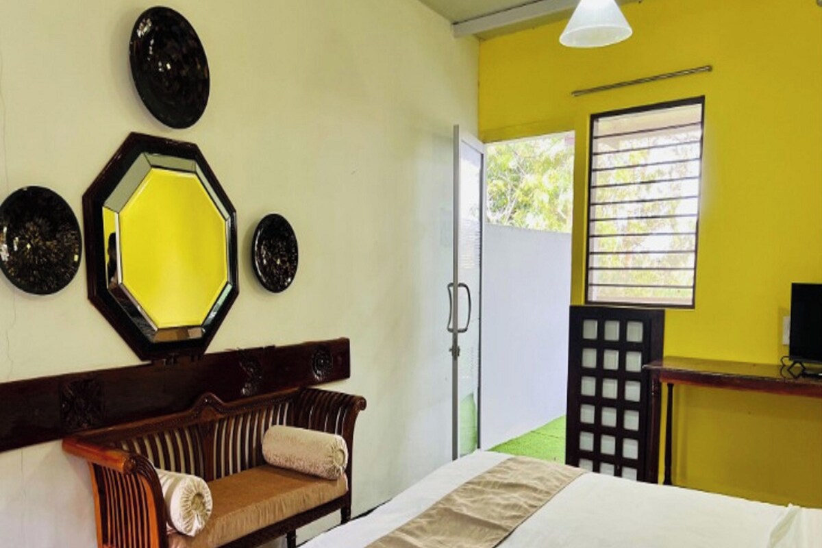 Superior Suite, Hill View | Hypo-allergenic bedding available, WiFi (free), bed sheets