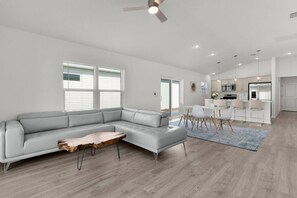 Interior - 561e Newly Built 3 Bedroom With Golf Cart! (Wildwood)