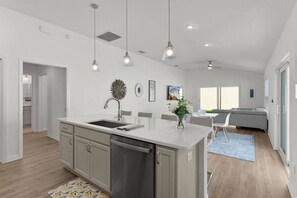 Interior - 561e Newly Built 3 Bedroom With Golf Cart! (Wildwood)