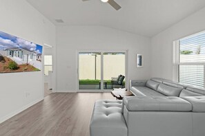 Interior - 561e Newly Built 3 Bedroom With Golf Cart! (Wildwood)