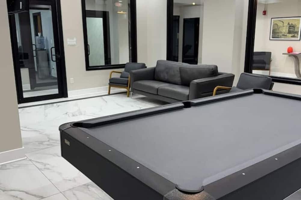 610 Large Studio Downtown With Pool Table - Black Creek, NY