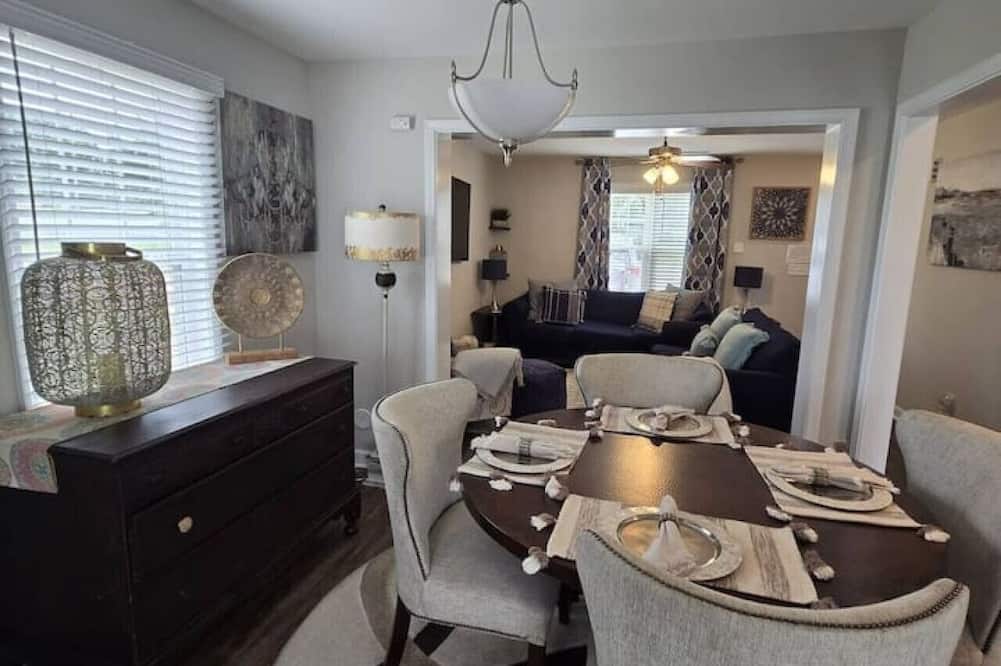 611b Large 3 Bedroom Downtown Parking - Landis, NC