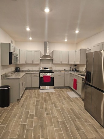 Interior. 632 4 Large Bedrooms Spacious Private Yard