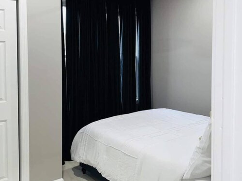 625b 3 Large Bedroom Designer House Spacious