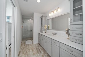 Interior - 561g Massive Newly Built 3 Bedroom! (Wildwood)