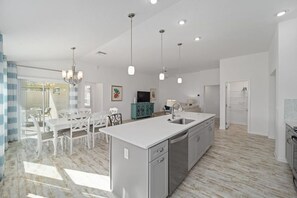Interior - 561g Massive Newly Built 3 Bedroom! (Wildwood)
