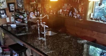 653 4 Bedrooms Fireplace Pool Table Peaceful