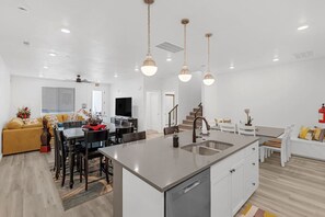 Interior - 485 Rooftop Hot Tub - Sleeps 24 (Hurricane)