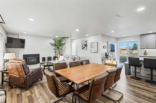 539 Massive 3 Bedroom Sleeps 10!