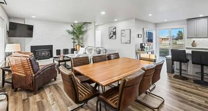 539 Massive 3 Bedroom Sleeps 10!