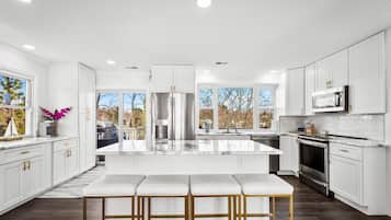 House (4 Bedrooms) | Front of property