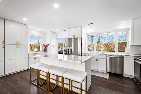House (4 Bedrooms) | Interior. Waterfront 5 Bedroom Near Bwi/annapolis/baltimore