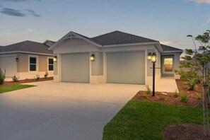 Front of property - 561i Golf Cart Pool Access Garage Parking (Wildwood)