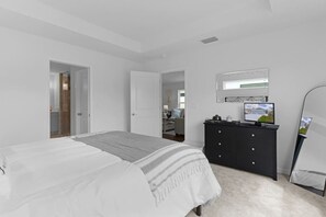 Interior - 561i Golf Cart Pool Access Garage Parking (Wildwood)