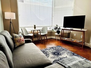 Interior - Ground-floor gem Walk to it all (Roanoke)