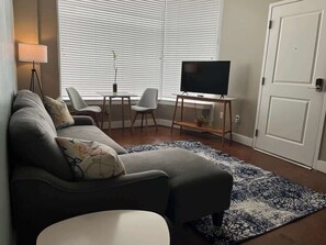 Interior - Downtown 1st Floor Apt Walk to Breweries, Food (Roanoke)