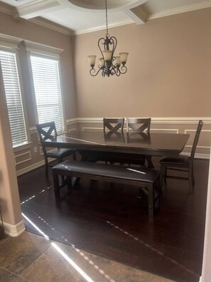 Interior - 641 4 Bedrooms Luxurious Baths Open Living (Houston)