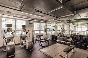 Interior - Hang Ten- Large Townhome, lux Amenities, Parking (Miami)