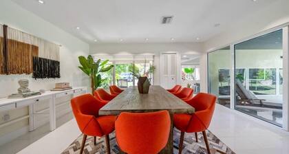 Boho House - Stylist Home With a Large Yard