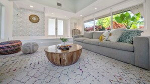 Front of property - Boho House - Stylist Home With a Large Yard (Miami)