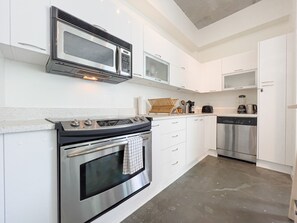 Interior - Center Stage- Downtown, Parking, Pool, Hot Tub (Miami)