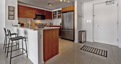 City Condo - In Midtown With Pool and Parking