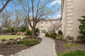Interior - Serene Stay With Amenities & Breakfast bar (West Orange)