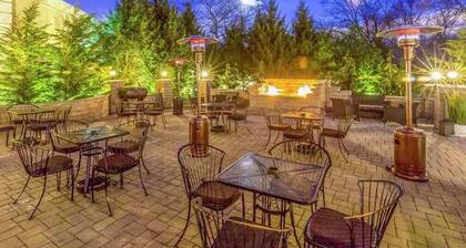Serene Stay With Amenities & Breakfast bar