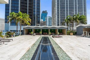 Interior - Biscayne Bay Views-pool, Hot Tub and Amenities (Miami)
